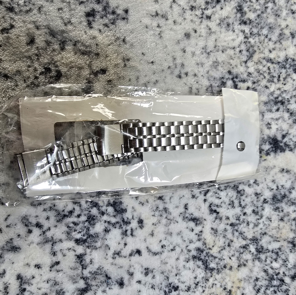 Y2K Casio Silver Digital Watch Brand New! - Picture 2 of 3